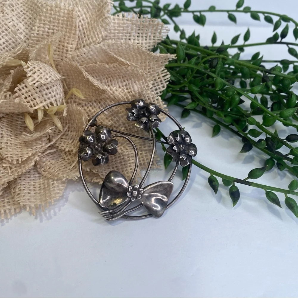 Vintage Sterling Silver Floral Bouquet Bow Circle Brooch Pin